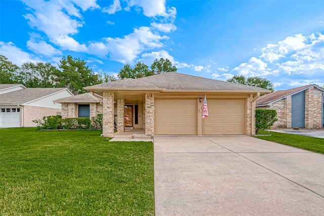 view of front of property featuring a front lawn and a garage