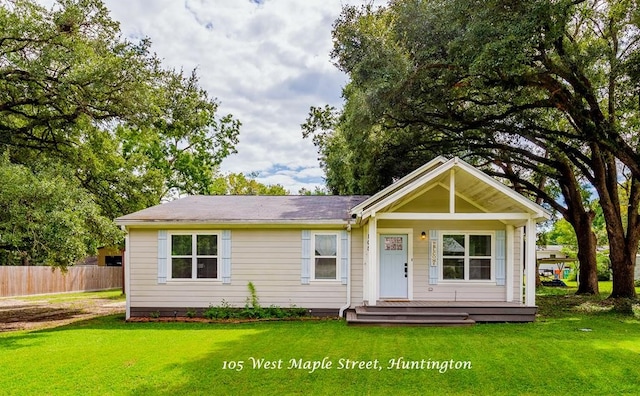 view of front of property with a front yard