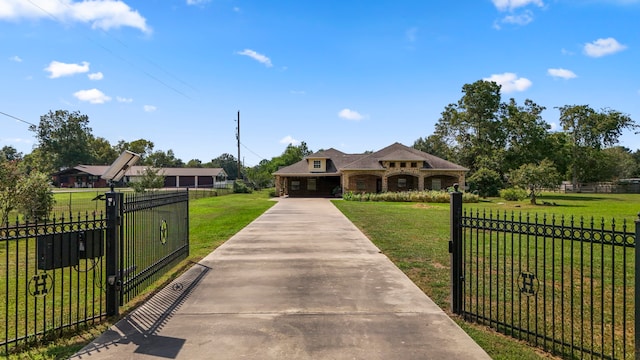 view of front facade featuring a front lawn