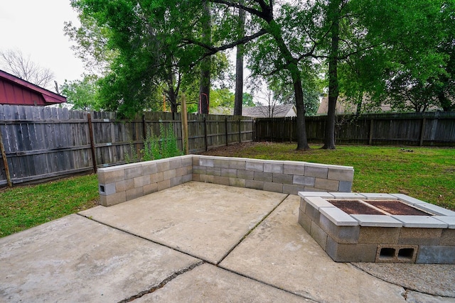 view of patio featuring a fire pit