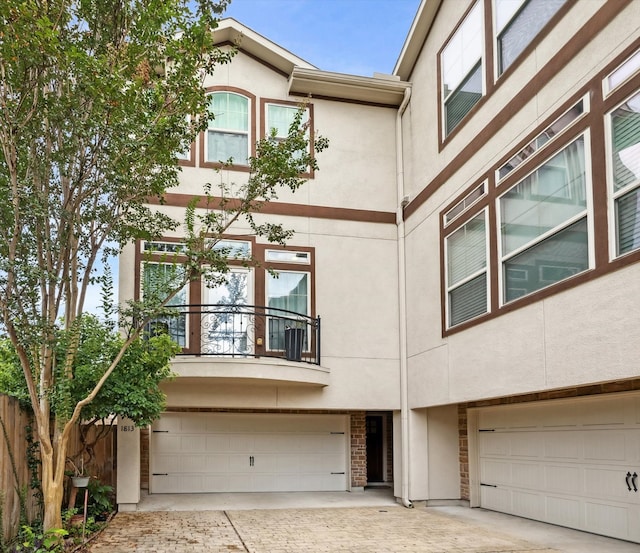 townhome / multi-family property featuring a garage