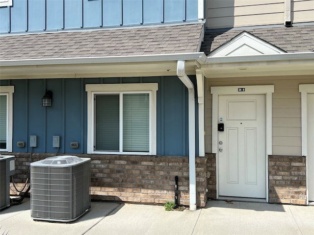 entrance to property featuring central AC and covered porch