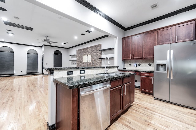 kitchen with sink, ceiling fan, stainless steel appliances, and light hardwood / wood-style flooring