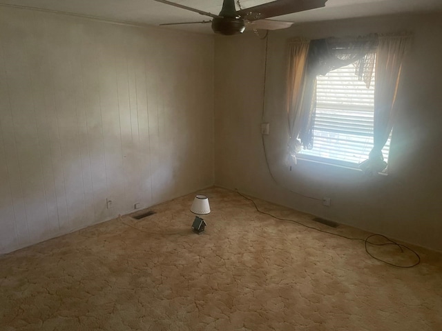 unfurnished room with carpet and ceiling fan