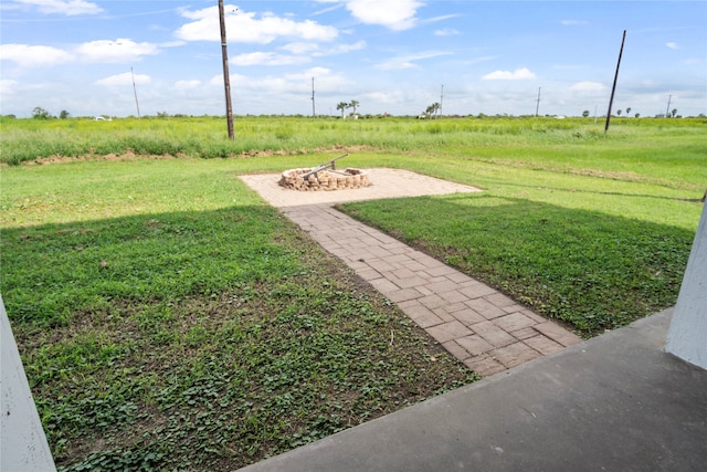 view of yard with a rural view