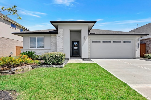 view of front of house featuring a front yard and a garage