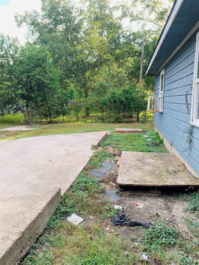 view of yard with a patio