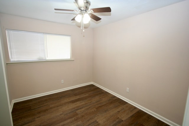 unfurnished room with dark wood-type flooring and ceiling fan