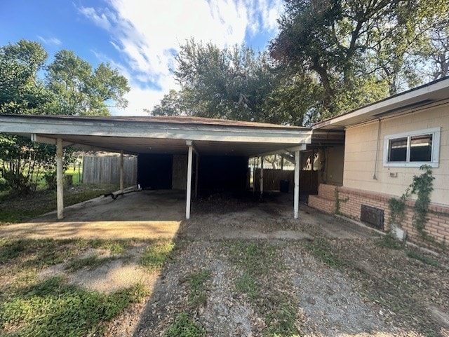515 Breezy Ln, Wharton, TX 77488 - view of vehicle parking featuring a carport and driveway