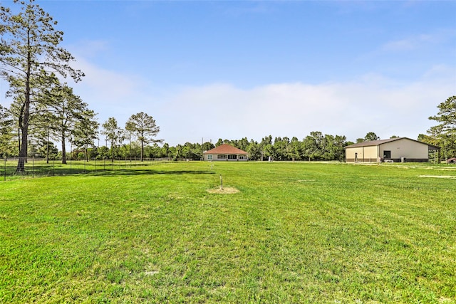 view of yard featuring a rural view