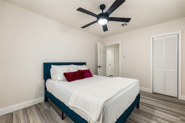 bedroom featuring a closet, ceiling fan, and hardwood / wood-style floors