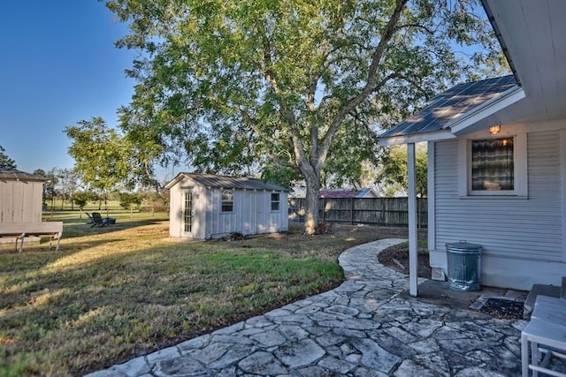 view of yard with a storage unit