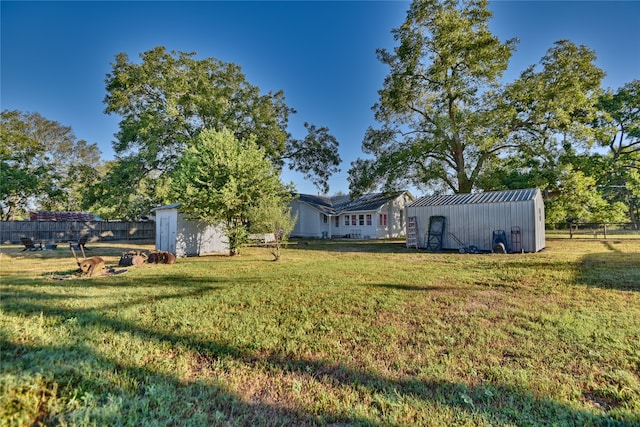 view of yard featuring a storage unit