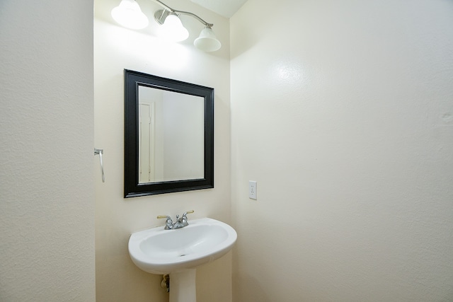 bathroom featuring sink