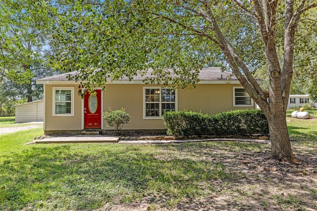 ranch-style house featuring a front lawn