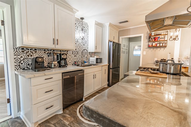 kitchen with white cabinets, appliances with stainless steel finishes, pendant lighting, and range hood