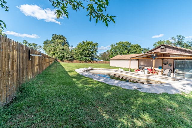 view of yard featuring an empty pool and a patio area