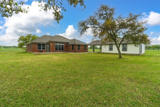 view of front facade featuring a front yard