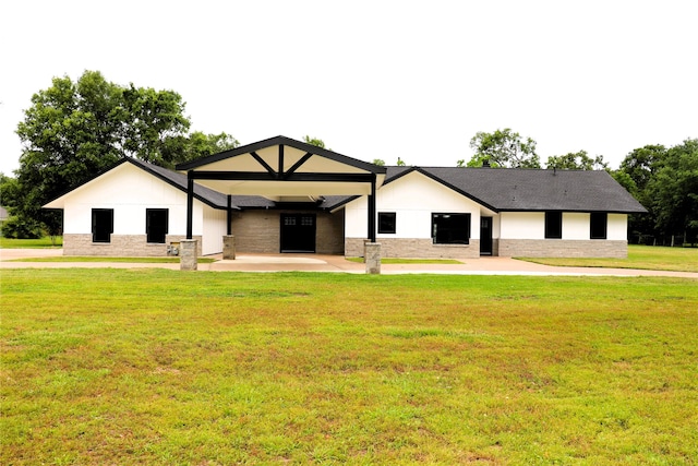 view of front of house with a front yard