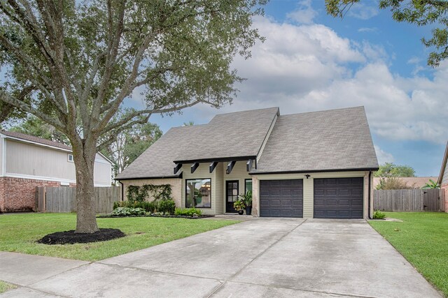 view of front of home featuring a front yard and a garage