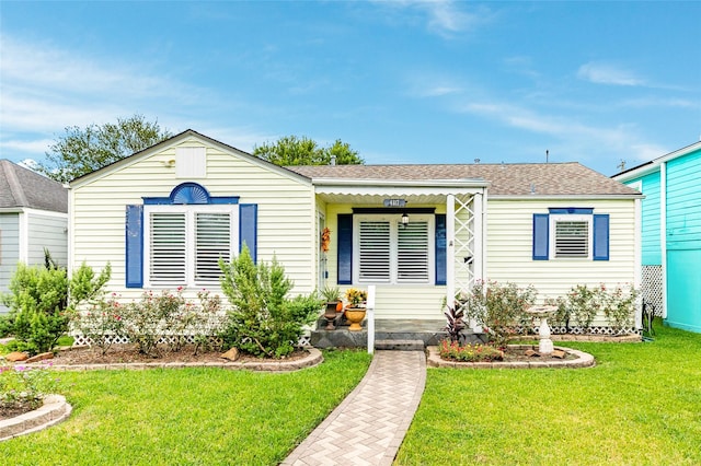 ranch-style house featuring a front lawn