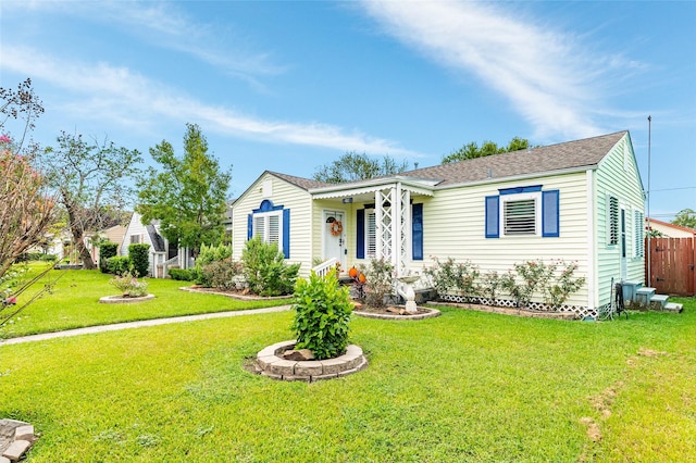 single story home featuring a front yard