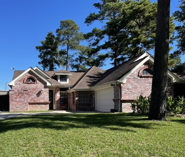 view of front of property featuring a garage and a front yard