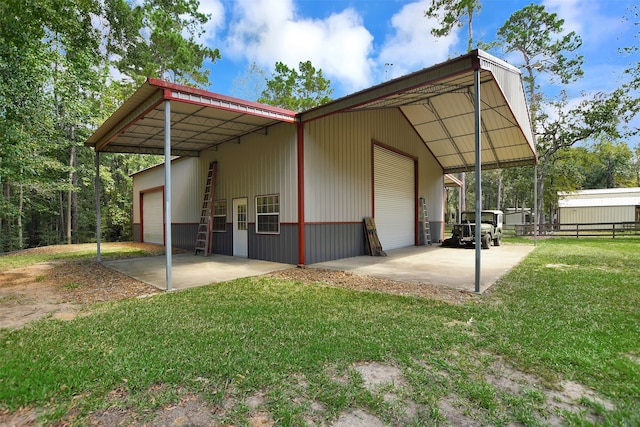 exterior space featuring a lawn