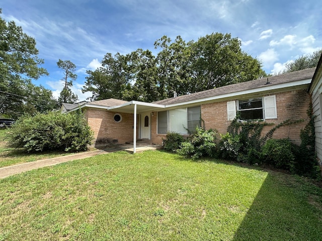 ranch-style home with a front lawn