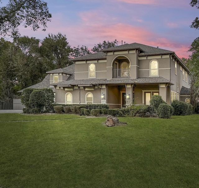 15 Bees Creek Ct, Missouri City, TX 77459 - view of front of home with stucco siding, a balcony, and a front yard