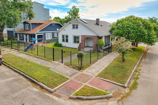 view of front facade with a front yard