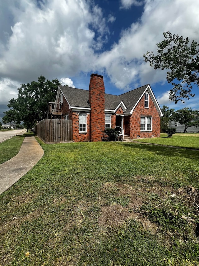 view of front of property with a front yard