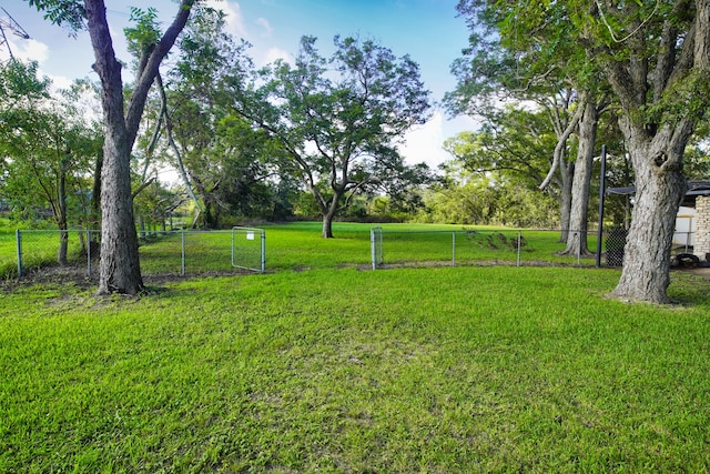 Listing photo 2 for 1203 County Road 677, Brazoria TX 77422