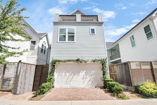 view of front facade featuring a garage