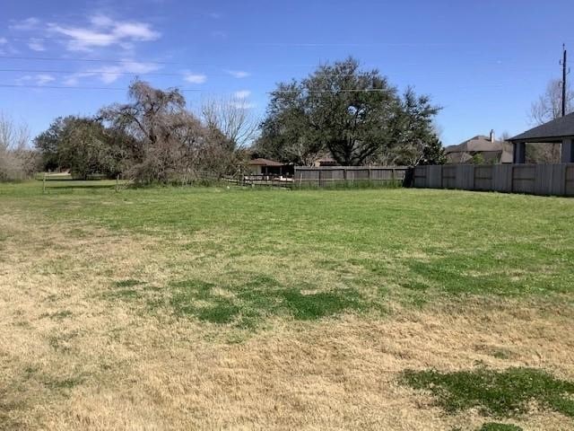 Listing photo 3 for 32707 Warbler Ct, Fulshear TX 77441