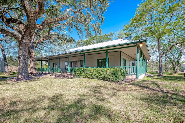 view of front of home with covered porch and a front yard