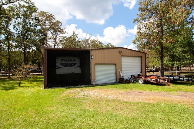 detached garage featuring dirt driveway