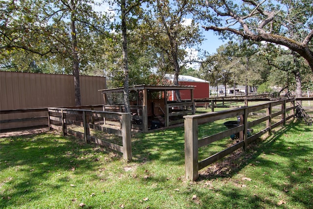 view of yard with an outdoor structure