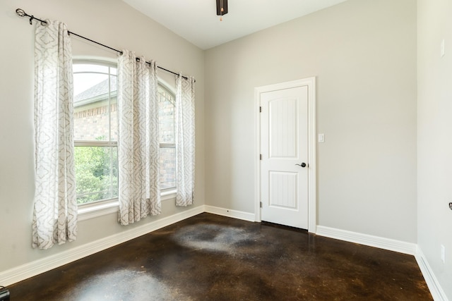 308 Creekside Ln, Lake Jackson, TX 77566 - unfurnished room featuring concrete flooring, baseboards, and ceiling fan
