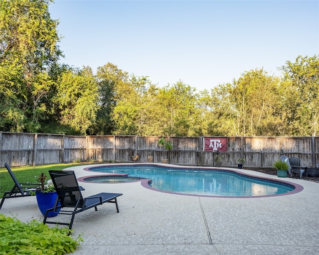 view of pool with an in ground hot tub and a patio