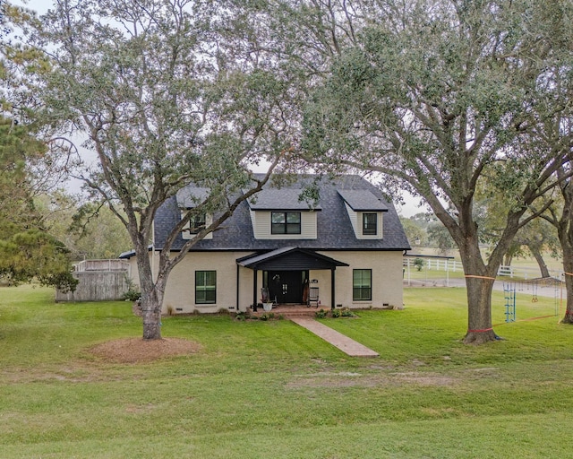 view of front facade with a front yard