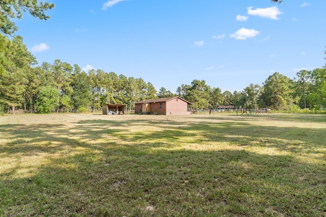 view of yard featuring a rural view