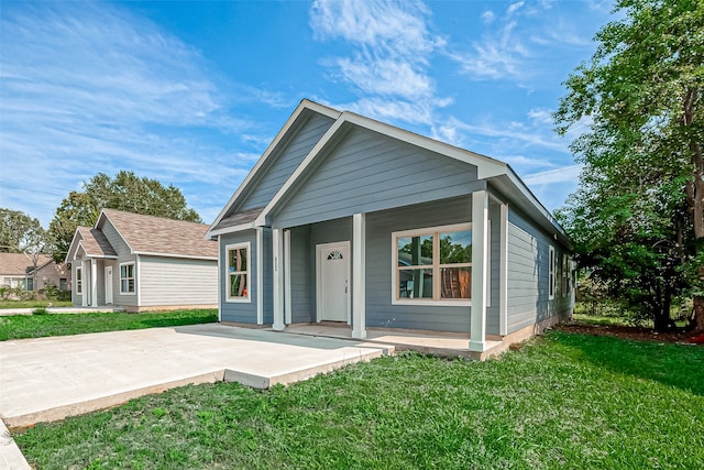 view of front of house with covered porch and a front yard