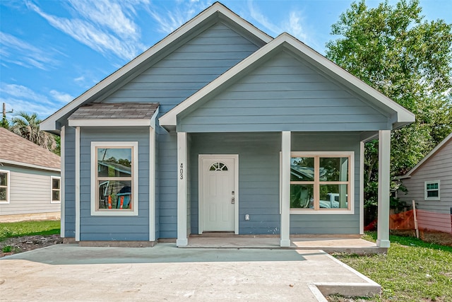 view of front facade with covered porch