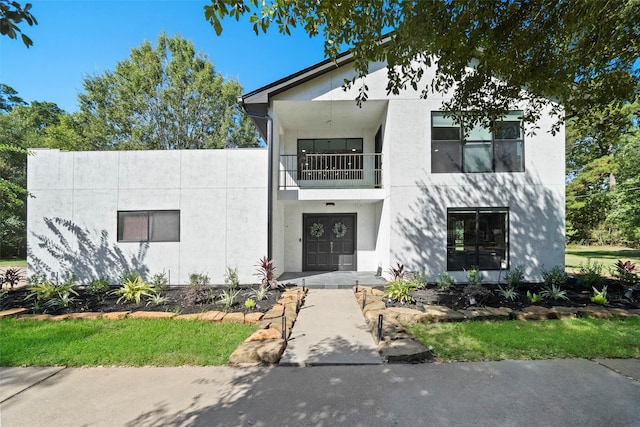 view of front of house with a balcony