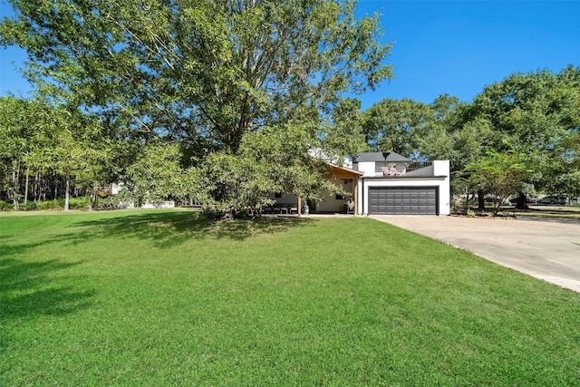 view of front of home featuring a garage and a front yard