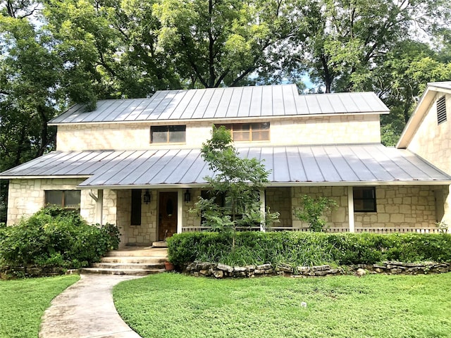 view of front of home with a front yard and covered porch