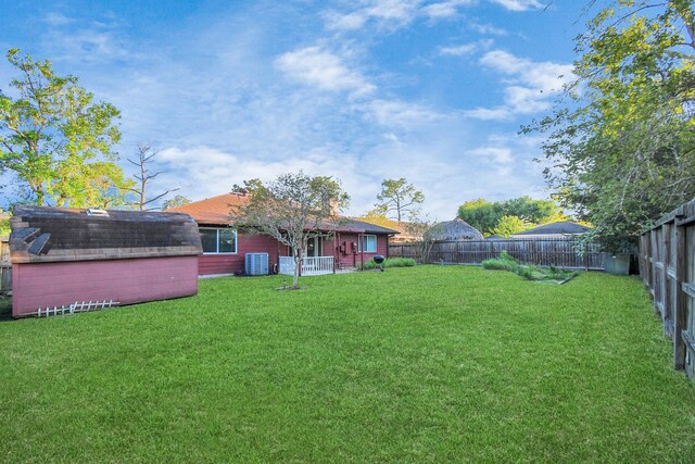 view of yard featuring a storage shed