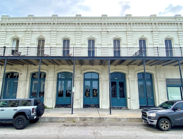 view of front of house featuring a balcony