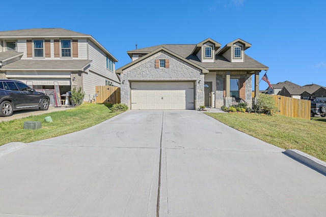 view of front facade featuring a front lawn